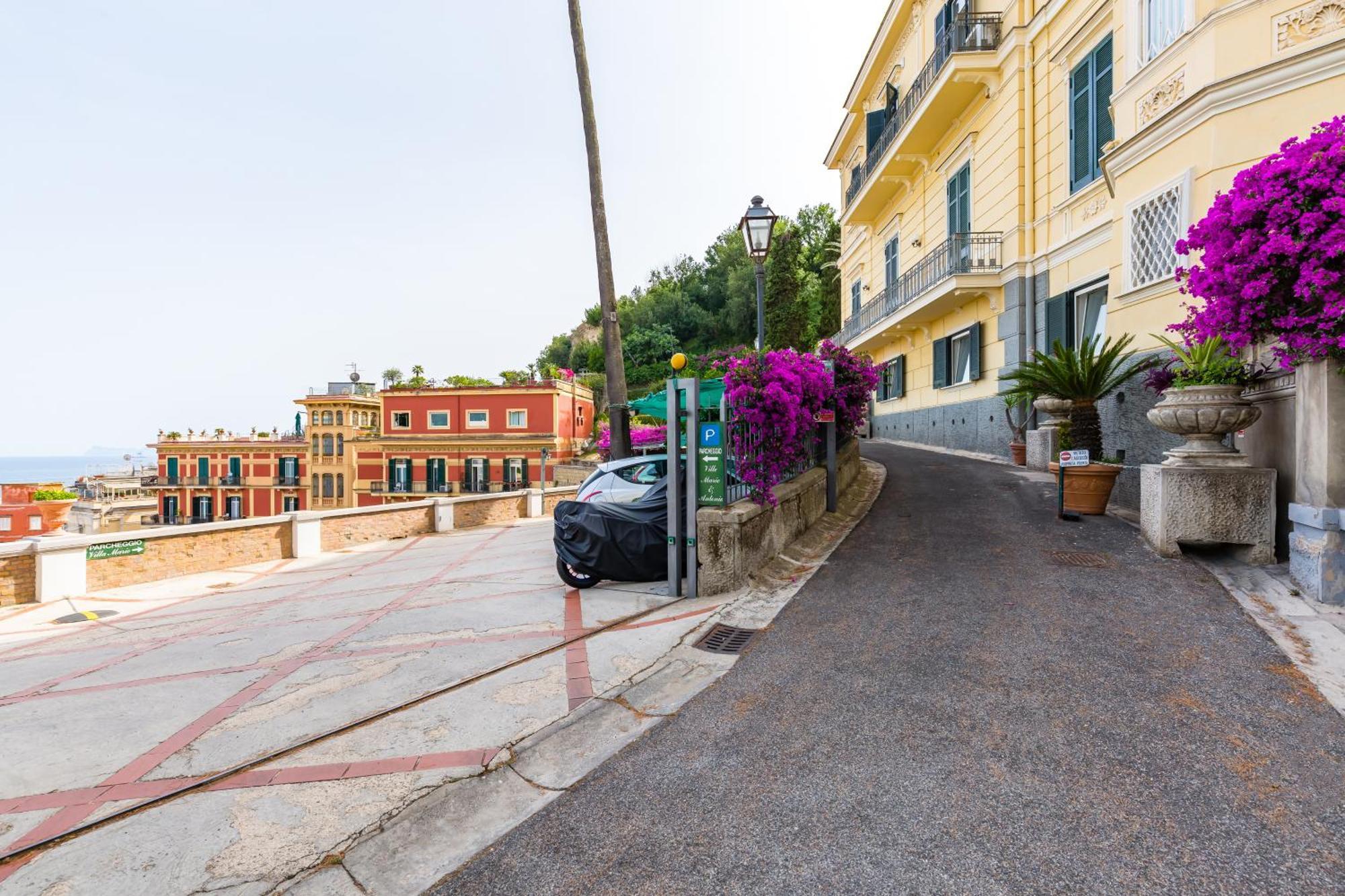 Villa Dolcevita With Parking By Napoliapartments Luaran gambar